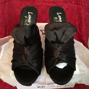 Black satin Open toe mule